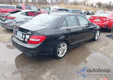 2014 Mercedes-Benz C 300 Sport 4Matic z USA, uszkodzony, nr VIN WDDGF8AB1ER304541
